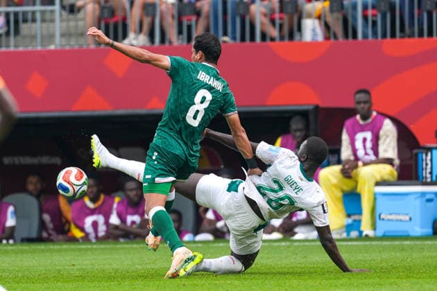 Senegal v Iraq - FIFA World Cup, WM, Weltmeisterschaft, Fussball 2026 - Group I TORONTO, CANADA - JUNE 26: Pape Gueye (26) of Senegal in action against Ibrahim Bayesh (8) of Iraq during the 2026 FIFA World Cup First Stage Group I match between Senegal and Iraq at Toronto Stadium (BMO Field) in Toronto, Ontario, Canada on June 26, 2026. Mert Alper Dervis Anadolu Ontario Canada. Editorial use only. Please get in touch for any other usage.  Copyright: x2026xAnadoluxMertxAlperxDervisx