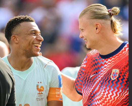 26 June 2026 - Norway v France - Boston Stadium - 2026 World Cup - USA. 26 June 2026 - Norway v France - Boston Stadium - 2026 World Cup - USA. Kylian MbappÃ and Erling Haaland embrace at the final whistle. Picture : Mark Pain BOSTON USA  Copyright: xMarkxPainx