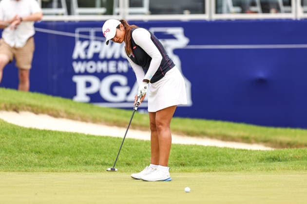 Gurleen Kaur of the United States putts on the 18th green during the second round of the 2026 KPMG Women s PGA, Golf Herren Championship at Hazeltine National Golf Club on June 26, 2026 in Chaska, Minnesota. CSM. Chaska USA - ZUMAc04_ 20260626_zma_c04_113 Copyright: xStevenxGarciax