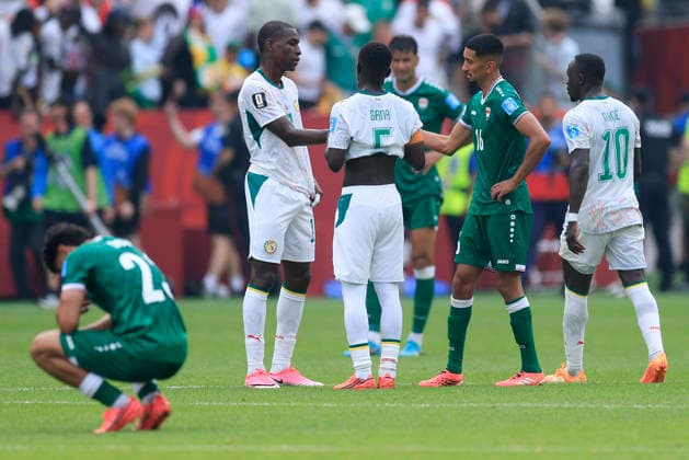 Players from Senegal and Iraq greet each other at the end of a Group I match at the 2026 FIFA World Cup, WM, Weltmeisterschaft, Fussball between Senegal and Iraq at BMO Field stadium in Toronto, Canada, 26 June 2026. FIFA World Cup 2026 - Group I - Senegal vs Iraq !ACHTUNG: NUR REDAKTIONELLE NUTZUNG!  Copyright: xBienvenidoxVelascox AMDEP7445 20260626-55020723632_1