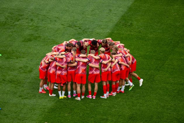 June 26, 2026, Boston, Ma, USA: Norway team huddles before FIFA World Cup, WM, Weltmeisterschaft, Fussball Group I match between France and Norway at Boston Stadium Boston USA - ZUMAc268 20260626_zsp_c268_006 Copyright: xJamesxPatrickxCooperx