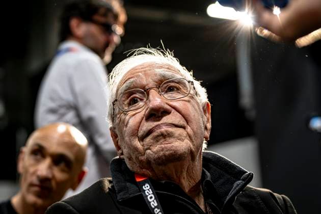 DALLAS - Argentine sports journalist Enrique Macaya Mï¿½rquez is at his eighteenth World Cup at the age of 91 during the 2026 World Cup, Argentina MD-1 press conference, PK, Pressekonferenz at AT&T Stadium on June 26, 2026 in Dallas, United States. (Photo by Stefan Koops EYE4IMAGES DeFodi Images) - *** DALLAS Argentine sports journalist Enrique Macaya Márquez is attending his 18th World Cup at the age of 91 during the 2026 World Cup, at the Argentina Match Day 1 press conference at AT&T Stadium on June 26, 2026 in Dallas, United States. Photo by Stefan Koops, EYE4IMAGES, DeFodi Images