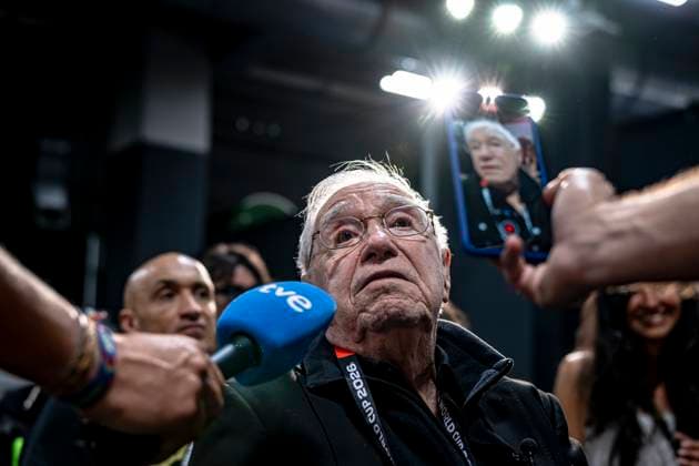 DALLAS - Argentine sports journalist Enrique Macaya Mï¿½rquez is at his eighteenth World Cup at the age of 91 during the 2026 World Cup, Argentina MD-1 press conference, PK, Pressekonferenz at AT&T Stadium on June 26, 2026 in Dallas, United States. (Photo by Stefan Koops EYE4IMAGES DeFodi Images) - *** DALLAS Argentine sports journalist Enrique Macaya Márquez is attending his 18th World Cup at the age of 91 during the 2026 World Cup, at the Argentina Match Day 1 press conference at AT&T Stadium on June 26, 2026 in Dallas, United States. Photo by Stefan Koops, EYE4IMAGES, DeFodi Images