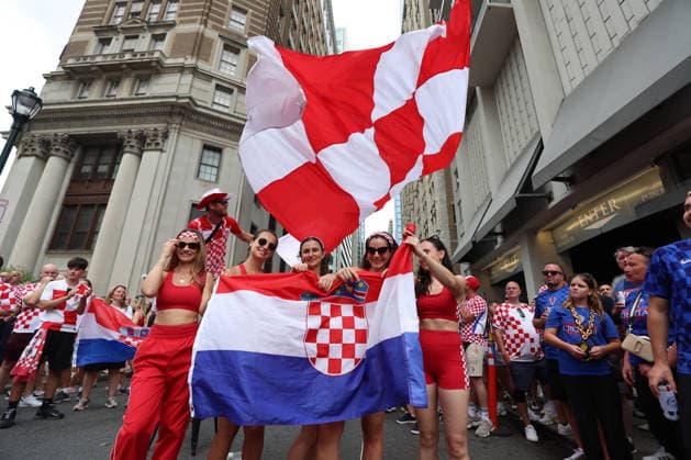 Philadelphia Croatian Flag Thousands of Croatian fans prepare to carry a large Croatian flag during a Croatian parade before the FIFA World Cup, WM, Weltmeisterschaft, Fussball 2026 Group L match between Gana and Croatia on June 26, 2026 in Philadelphia, Pennsylvania, United States.  SanjinxStrukic PIXSELL