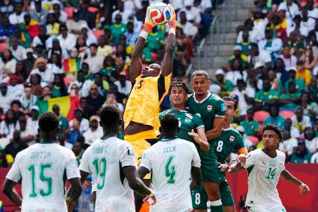 June 26, 2026, Toronto, On, CANADA: Senegal goalkeeper Mory Diaw (23) grabs the ball during the first half of a World Cup Group I soccer match against Iraq, in Toronto on Friday, June 26, 2026. Canada News - June 26, 2026  - ZUMAc35_ 20260626_zaf_c35_174 Copyright: xFrankxGunnx