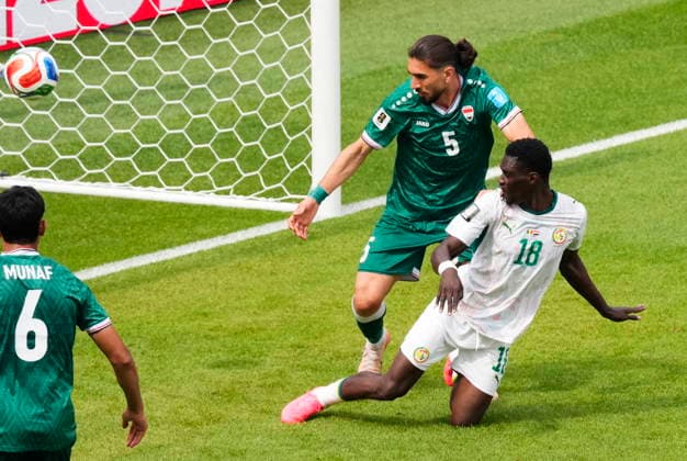 June 26, 2026, Toronto, On, CANADA: Senegal s Ismaila Sarr (18) scores as Iraq s Akam Hashim (5) defends during the second half of a World Cup Group I soccer match, in Toronto on Friday, June 26, 2026. Canada News - June 26, 2026  - ZUMAc35_ 20260626_zaf_c35_179 Copyright: xChrisxYoungx