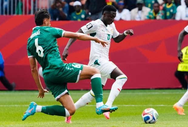 June 26, 2026, Toronto, On, CANADA: Senegal s Lamine Camara (8) moves the ball past Iraq s Manaf Younis (6) during the second half of a World Cup Group I soccer match, in Toronto on Friday, June 26, 2026. Canada News - June 26, 2026  - ZUMAc35_ 20260626_zaf_c35_183 Copyright: xFrankxGunnx