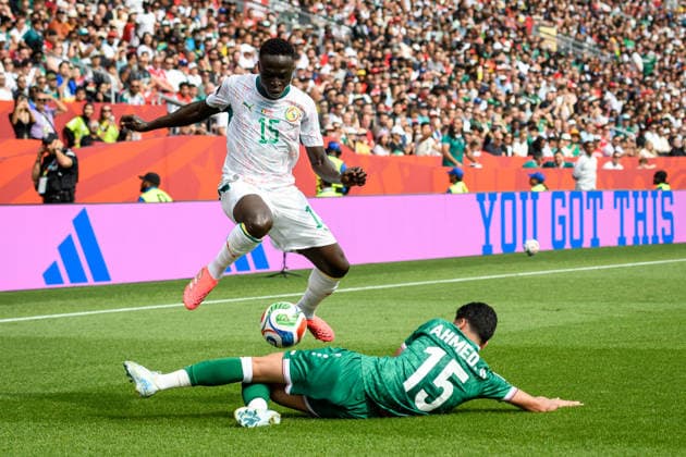 June 26, 2026, Toronto, Ontario, Canada: Toronto, Ontario, Canada Ã¢â‚¬ June 26, 2026: Iraq s AHMED MAKNAZI (15) slides in to tackle Senegal s KREPIN DIATTA (15) during the FIFA World Cup, WM, Weltmeisterschaft, Fussball 2026 Group I match at Toronto Stadium. FIFA 2026: Senegal V Iraq  - ZUMAr228 20260626_znp_r228_004 Copyright: xVasiliyxRyabykhx