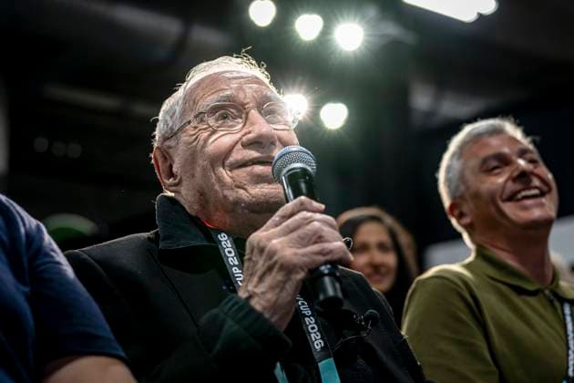 DALLAS - Argentine sports journalist Enrique Macaya Mï¿½rquez is at his eighteenth World Cup at the age of 91 during the 2026 World Cup, Argentina MD-1 press conference, PK, Pressekonferenz at AT&T Stadium on June 26, 2026 in Dallas, United States. (Photo by Stefan Koops EYE4IMAGES DeFodi Images) - *** DALLAS Argentine sports journalist Enrique Macaya Márquez is attending his 18th World Cup at the age of 91 during the 2026 World Cup, at the Argentina MD 1 press conference at AT&T Stadium on June 26, 2026 in Dallas, United States. Photo by Stefan Koops, EYE4IMAGES, DeFodi Images
