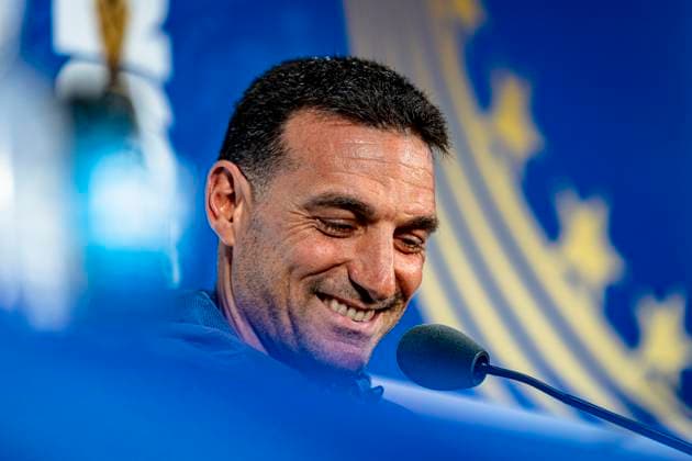 DALLAS - Argentina national coach Lionel Scaloni during the 2026 World Cup, Argentina MD-1 press conference, PK, Pressekonferenz at AT&T Stadium on June 26, 2026 in Dallas, United States. (Photo by Stefan Koops EYE4IMAGES DeFodi Images) - *** DALLAS: Argentina national team coach Lionel Scaloni during the 2026 World Cup, Argentina Matchday 1 press conference at AT&T Stadium on June 26, 2026, in Dallas, United States. Photo by Stefan Koops, EYE4IMAGES, DeFodi Images