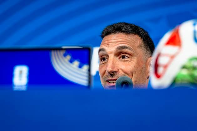 DALLAS - Argentina national coach Lionel Scaloni during the 2026 World Cup, Argentina MD-1 press conference, PK, Pressekonferenz at AT&T Stadium on June 26, 2026 in Dallas, United States. (Photo by Stefan Koops EYE4IMAGES DeFodi Images) - *** DALLAS: Argentina national team coach Lionel Scaloni during the 2026 World Cup, Argentina Match Day 1 press conference at AT&T Stadium on June 26, 2026, in Dallas, United States. Photo by Stefan Koops, EYE4IMAGES, DeFodi Images