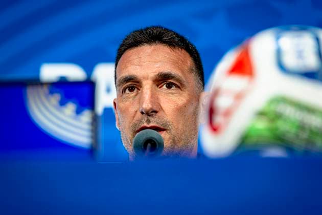 DALLAS - Argentina national coach Lionel Scaloni during the 2026 World Cup, Argentina MD-1 press conference, PK, Pressekonferenz at AT&T Stadium on June 26, 2026 in Dallas, United States. (Photo by Stefan Koops EYE4IMAGES DeFodi Images) - *** DALLAS: Argentina national team coach Lionel Scaloni during the 2026 World Cup, Argentina Matchday 1 press conference at AT&T Stadium on June 26, 2026, in Dallas, United States. Photo by Stefan Koops, EYE4IMAGES, DeFodi Images