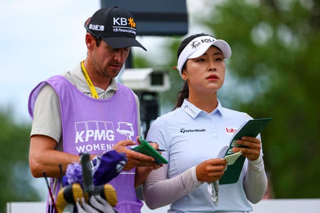 June 26, 2026, Chaska, Minnesota, United States: INA YOON consults her caddie prior to teeing off at hole three. This is the second day of the 2026 KPMG WomenÃ¢â‚¬â ¢s PGA, Golf Herren Championship at Hazeltine National Golf Course in Chaska Minnesota. 2026 KPMG WomenÃ¢â‚¬â ¢S PGA Championship - Day 2  - ZUMAt166 20260626_zsp_t166_146 Copyright: xMichaelxTurnerx