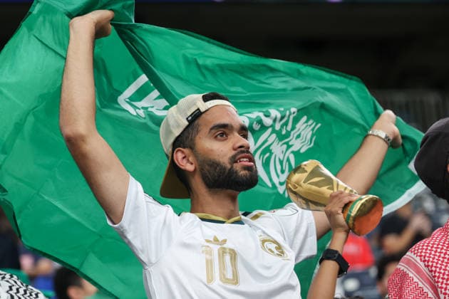 HOUSTON, TX - JUNE 26: A Saudi Arabia fan holds a flag over his head before the FIFA World Cup, WM, Weltmeisterschaft, Fussball 2026 Group H match between Cabo Verde and Saudi Arabia on June 26, 2026, at Houston Stadium in Houston, Texas. (Photo by David Buono Icon Sportswire). SOCCER: JUN 26 FIFA World Cup 26 Group H - Cabo Verde vs Saudi Arabia EDITORIAL USE ONLY Icon260626007