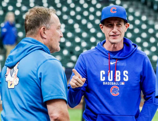 Chicago Cubs manager Craig Counsell (R) talks with Milwaukee Brewers manager Pat Murphy before the start of the MLB, Baseball Herren, USA game between the Chicago Cubs and the Milwaukee Brewers at American Family Field in Milwaukee, Wisconsin on Friday, June 26, 2026.  MIL20260626801 TANNENxMAURY