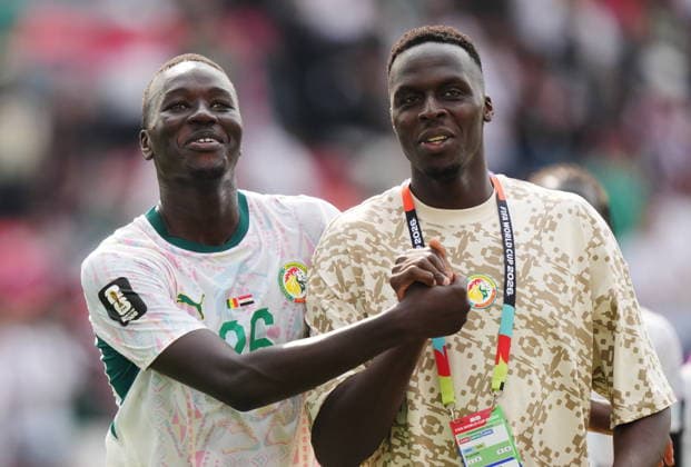 June 26, 2026, Toronto, On, CANADA: Senegal s Pape Gueye (left) celebrates after defeating Iraq in a World Cup Group I soccer match, in Toronto on Friday, June 26, 2026. Canada News - June 26, 2026  - ZUMAc35_ 20260626_zaf_c35_214 Copyright: xNathanxDenettex