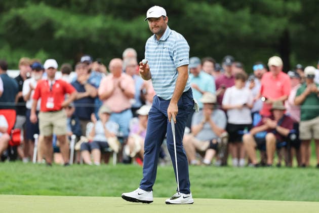 CROMWELL, CT - JUNE 26: Scottie Scheffler reacts to fans after putting on the seventh hole during the second round of the Travelers Championship 2026 at TPC River Highlands on June 26, 2026 in Cromwell, Connecticut. (Photo by Andrew Mordzynski Icon Sportswire) GOLF: JUN 26 PGA, Golf Herren Travelers Championship EDITORIAL USE ONLY Icon2606268033444