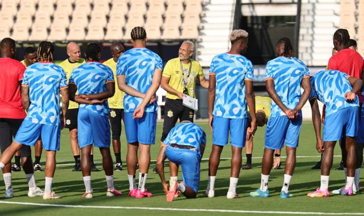 FIFA World Cup, WM, Weltmeisterschaft, Fussball 2026 - DR Congo training session DR Congo national soccer team head coach Sebastien Desabre (C) attends a training session in Kennesaw, Georgia, USA, 26 June 2026. DR Congo faces Uzbekistan on 27 June in a FIFA World Cup 2026 Group K match. KENNESAW United States  Copyright: xRONALDxWITTEKx