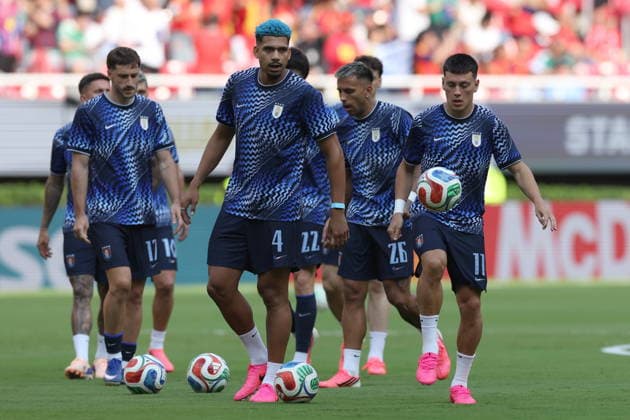 FIFA World Cup, WM, Weltmeisterschaft, Fussball 2026 - Group H - Uruguay vs Spain Players of Uruguay warm up before the FIFA World Cup 2026 group stage match Uruguay against Spain in Guadalajara, Mexico, 26 June 2026. GUADALAJARA Mexico  Copyright: xALEXxCRUZx