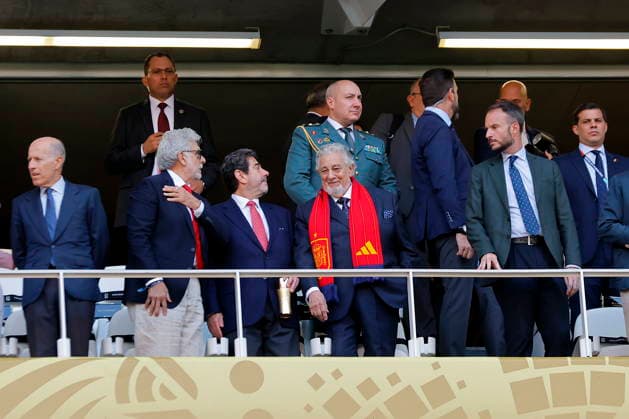 FIFA World Cup, WM, Weltmeisterschaft, Fussball 2026 - Group H - Uruguay vs Spain Spanish tenor Placido Domingo (C) attends the FIFA World Cup 2026 group stage match, Uruguay against Spain in Guadalajara, Mexico, 26 June 2026. GUADALAJARA Mexico  Copyright: xFRANCISCOxGUASCOx