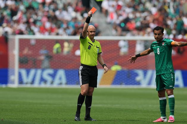 Toronto, Canada - 26 June: referee Anthony Taylor shows red card to Rebin Sulaka 2 of Iraq during the FIFA World Cup, WM, Weltmeisterschaft, Fussball 2026 match between Senegal vs Iraq at Toronto Stadium on 26 June 2026. Toronto Toronto Stadium Canada Copyright: xOPAxImagesxMohammadxKaramalix