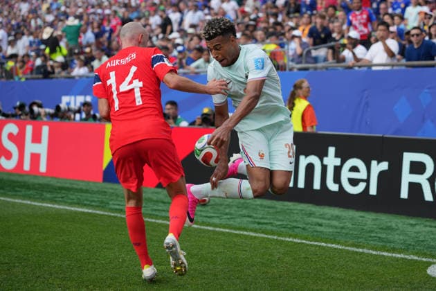 IPA86108738 - Desire Doue of France in action against Fredrik Aursnes of Norway during the Group I match between Norway and France at the FIFA World Cup, WM, Weltmeisterschaft, Fussball in Boston, USA, on June 26, 2026  Copyright: xEmmanuelexMastrodonato IPAxSportx xx 86108738