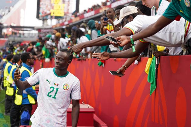 Senegal v Iraq - 2026 FIFA World Cup, WM, Weltmeisterschaft, Fussball Group I Habib Diarra 21 of Senegal sharing with the fans after the game during the 2026 FIFA World Cup Group I match between Senegal and Iraq at Toronto Stadium. on June 26, 2026 in Toronto, Canada. (Photo by Leonardo Ramirez Eyepix Group) Copyright: xLeonardoxRamirezx xEyepixxGroupx LR26062026-00660