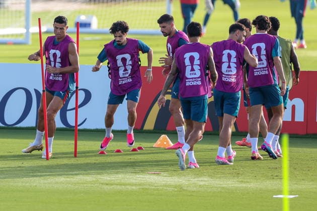 FIFA World Cup, WM, Weltmeisterschaft, Fussball 2026 - Portugal press conference, PK, Pressekonferenz Portugal national soccer team players Cristiano Ronaldo (L) and Vitinha (2-L) during a training session at the training site at Garden District Park ahead of the FIFA World Cup 2026 in Palm Beach, Florida, USA, 27 June 2026. Palm Beach Florida United States  Copyright: xMIGUELxA.xLOPESx
