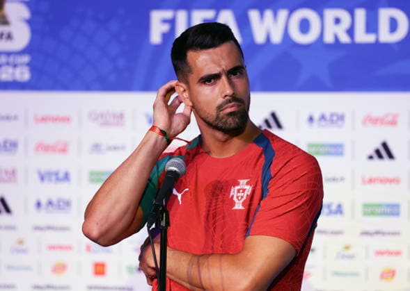 FIFA World Cup, WM, Weltmeisterschaft, Fussball 2026 - Portugal press conference, PK, Pressekonferenz Portugal national soccer team goalkeeper Diogo Costa speaks during a press conference at the training site at Garden District Park ahead of the FIFA World Cup 2026 in Palm Beach, Florida, USA, 27 June 2026. Palm Beach Florida United States  Copyright: xMIGUELxA.xLOPESx