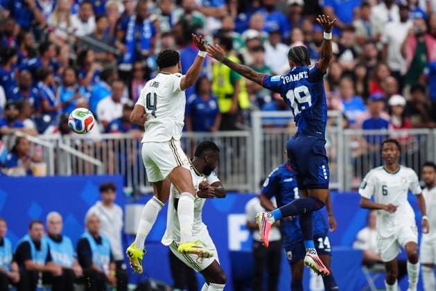 Cape Verde v Saudi Arabia - FIFA World Cup, WM, Weltmeisterschaft, Fussball 2026 - Group H HOUSTON, USA - JUNE 26: Dailon Livramento (19) of Cape Verde in action against Abdulelah al-Amri (4) of Saudi Arabia during the FIFA World Cup 2026 Group H match between Cape Verde and Saudi Arabia at Houston Stadium on June 26, 2026 in Houston, Texas. Hakan Akgun Anadolu Texas United States. Editorial use only. Please get in touch for any other usage.  Copyright: x2026xAnadoluxHakanxAkgunx