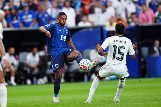 Cape Verde v Saudi Arabia - FIFA World Cup, WM, Weltmeisterschaft, Fussball 2026 - Group H HOUSTON, USA - JUNE 26: Deroy Duarte (14) of Cape Verde in action against Abdullah al-Khaibari (15) of Saudi Arabia during the FIFA World Cup 2026 Group H match between Cape Verde and Saudi Arabia at Houston Stadium on June 26, 2026 in Houston, Texas. Hakan Akgun Anadolu Texas United States. Editorial use only. Please get in touch for any other usage.  Copyright: x2026xAnadoluxHakanxAkgunx