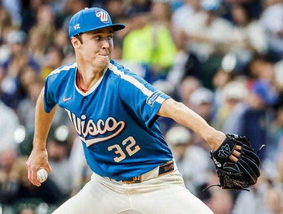 Milwaukee Brewers starting pitcher Jacob Misiorowski throws in the first inning of the MLB, Baseball Herren, USA game between the Chicago Cubs and the Milwaukee Brewers at American Family Field in Milwaukee, Wisconsin on Friday, June 26, 2026.  MIL20260626804 TANNENxMAURY