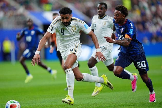Cape Verde v Saudi Arabia - FIFA World Cup, WM, Weltmeisterschaft, Fussball 2026 - Group H HOUSTON, USA - JUNE 26: Ryan Mendes (20) of Cape Verde in action againstAbdulelah al-Amri (4) of Saudi Arabia during the FIFA World Cup 2026 Group H match between Cape Verde and Saudi Arabia at Houston Stadium on June 26, 2026 in Houston, Texas. Hakan Akgun Anadolu Texas United States. Editorial use only. Please get in touch for any other usage.  Copyright: x2026xAnadoluxHakanxAkgunx
