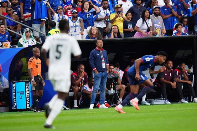 Cape Verde v Saudi Arabia - FIFA World Cup, WM, Weltmeisterschaft, Fussball 2026 - Group H HOUSTON, USA - JUNE 26: Head coach of Cape Verde Bubista follows the FIFA World Cup 2026 Group H match between Cape Verde and Saudi Arabia at Houston Stadium on June 26, 2026 in Houston, Texas. Hakan Akgun Anadolu Texas United States. Editorial use only. Please get in touch for any other usage.  Copyright: x2026xAnadoluxHakanxAkgunx