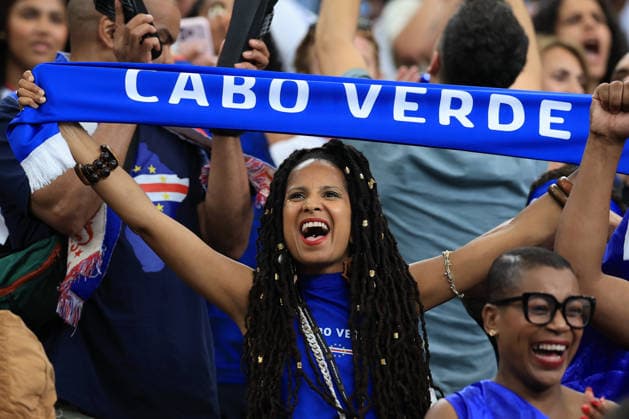 A Cape Verdean fan cheers on during a Group H match at the 2026 FIFA World Cup, WM, Weltmeisterschaft, Fussball between Cape Verde and Saudi Arabia at NRG stadium in Houston, United States, 26 June 2026. FIFA World Cup 2026 - Group H - Cape Verde vs Saudi Arabia !ACHTUNG: NUR REDAKTIONELLE NUTZUNG!  Copyright: xCarlosxRamírezx GR6059 20260627-55020724345_1