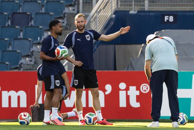 SOCCER - FIFA World Cup, WM, Weltmeisterschaft, Fussball 2026 KANSAS CITY,KANSAS,USA,26.JUN.26 - SOCCER - FIFA World Cup 2026, group stage, Algeria vs Austria, preview, training team AUT. Image shows Phillipp Mwene and Konrad Laimer (AUT).  GEPAxpictures xArminxRauthner