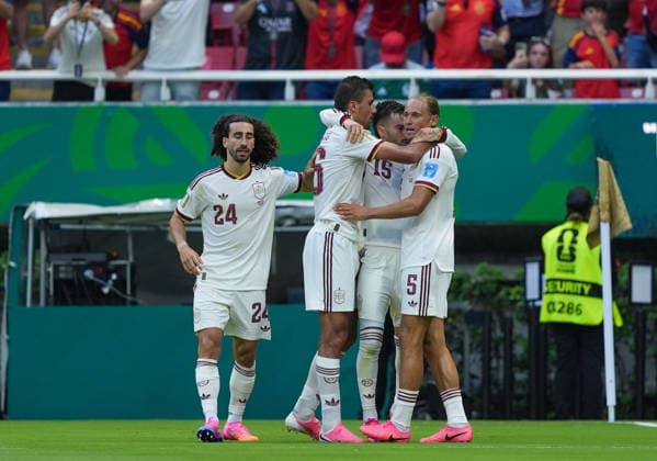 Uruguay v Spain - FIFA World Cup, WM, Weltmeisterschaft, Fussball 2026 - Group H ZAPOPAN, MEXICO - JUNE 26: Alex Baena (15) of Spain celebrates after scoring a goal during the 2026 FIFA World Cup First Stage Group H match between Uruguay and Spain at Estadio Akron (Guadalajara Stadium) in Zapopan, Guadalajara, Mexico on June 26, 2026. Juancho Torres Anadolu Jalisco Mexico. Editorial use only. Please get in touch for any other usage.  Copyright: x2026xAnadoluxJuanchoxTorresx