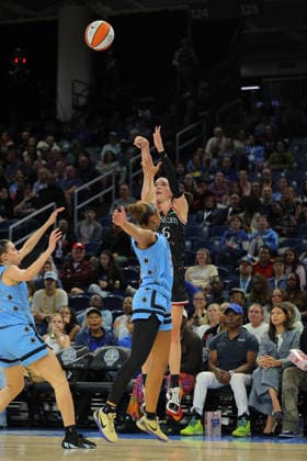 CHICAGO, IL - JUNE 26: Bridget Carleton 6 of the Portland Fire shoots a three-point basket over Sydney Taylor 12 of the Chicago Sky during the first half on June 26, 2026 at Wintrust Arena in Chicago, Illinois. (Photo by Melissa Tamez Icon Sportswire) WNBA, Basketball Damen, USA JUN 26 Portland Fire at Chicago Sky EDITORIAL USE ONLY Icon260626007