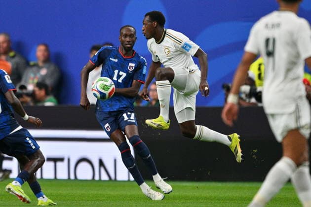 FIFA World Cup, WM, Weltmeisterschaft, Fussball 2026 - Group H - Cape Verde vs Saudi Arabia Saud Abdulhamid (R) of Saudi Arabia and Willy Semedo of Cape Verde in action during the FIFA World Cup 2026 group stage match between Cape Verde and Saudi Arabia in Houston, USA, 26 June 2026. HOUSTON Texas United States  Copyright: xSAMxWASSONx