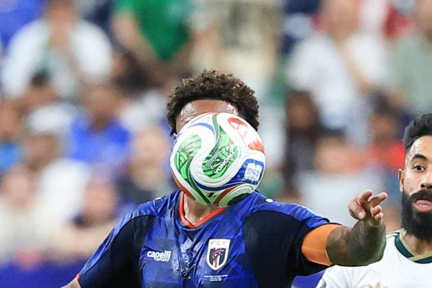 Ryan Mendes of Cape Verde controls the ball during a Group H match at the 2026 FIFA World Cup, WM, Weltmeisterschaft, Fussball between Cape Verde and Saudi Arabia at NRG stadium in Houston, United States, 26 June 2026. FIFA World Cup 2026 - Group H - Cape Verde vs Saudi Arabia !ACHTUNG: NUR REDAKTIONELLE NUTZUNG!  Copyright: xCarlosxRamírezx GR6117 20260627-55020724411_1