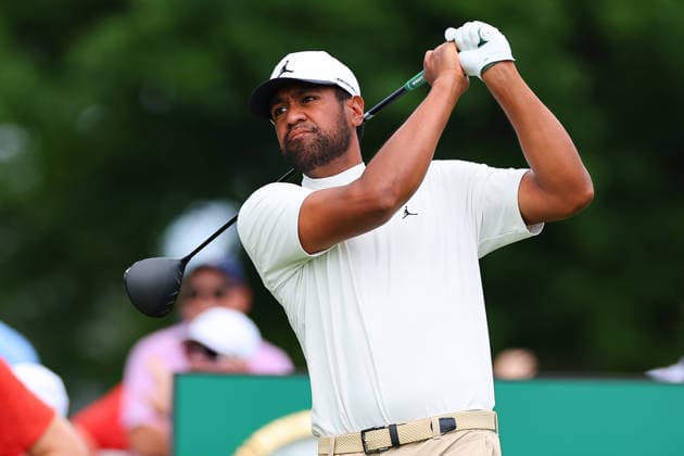 CROMWELL, CT - JUNE 26: Tony Finau of the United States tees off at the first tee during the second round of the PGA, Golf Herren Travelers Championship at TPC River Highlands on June 26, 2026 in Cromwell, Connecticut. (Photo by Rich Graessle Icon Sportswire) GOLF: JUN 26 PGA Travelers Championship EDITORIAL USE ONLY Icon260626277852