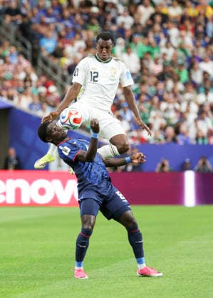 HOUSTON, TX - JUNE 26: Saud Abdulhamid 12 of Saudi Arabia heads the ball away from Joao Paulo 8 of Cabo Verde in the first half during the FIFA World Cup, WM, Weltmeisterschaft, Fussball 2026 Group H match between Cabo Verde and Saudi Arabia on June 26, 2026 at Houston Stadium in Houston, Texas. (Photo by Leslie Plaza Johnson Icon Sportswire) SOCCER: JUN 26 FIFA World Cup 26 Group H - Cabo Verde vs Saudi Arabia EDITORIAL USE ONLY Icon260626005