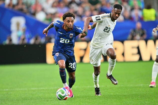 FIFA World Cup, WM, Weltmeisterschaft, Fussball 2026 - Group H - Cape Verde vs Saudi Arabia Ryan Mendes (L) of Cape Verde and Mohamed Kanno of Saudi Arabia in action during the FIFA World Cup 2026 group stage match Cape Verde against Saudi Arabia in Houston, Texas, USA, 26 June 2026. HOUSTON Texas United States  Copyright: xSAMxWASSONx