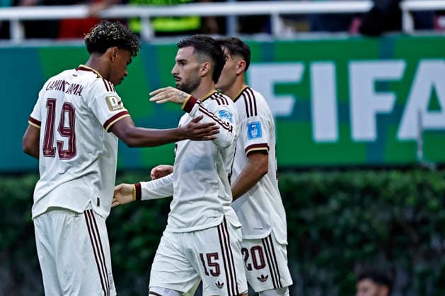 June 26, 2026, Guadalajara, Jalisco, Mexico: Alex Baena of Spain celebrates after scoring the first goal of his team with Lamine Yamal during the match between Uruguay and Spain for the 3st round of the group H of the FIFA World Cup, WM, Weltmeisterschaft, Fussball 2026, at Guadalajara Stadium, in Guadalajara, Mexico on June 26, 2026. Photo: DiaEsportivo Guadalajara Mexico - ZUMAh208 20260626_zsp_h208_016 Copyright: xHeulerxAndreyx