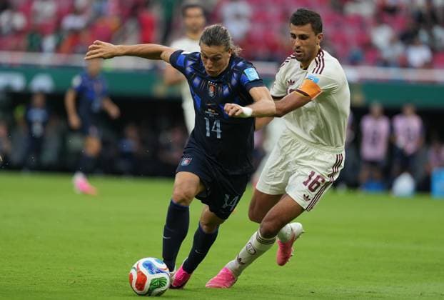 Uruguay v Spain - FIFA World Cup, WM, Weltmeisterschaft, Fussball 2026 - Group H ZAPOPAN, MEXICO - JUNE 26: Rodri (16) of Spain in action against Agustin Canobbio of Uruguay during the 2026 FIFA World Cup First Stage Group H match between Uruguay and Spain at Estadio Akron (Guadalajara Stadium) in Zapopan, Guadalajara, Mexico on June 26, 2026. Juancho Torres Anadolu Jalisco Mexico. Editorial use only. Please get in touch for any other usage.  Copyright: x2026xAnadoluxJuanchoxTorresx