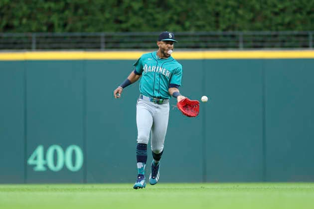 June 26, 2026: Seattle Mariners center fielder Julio RodroÂ­guez (44) catches a bounced ball in the outfield during the first inning of the Major League Baseball game between the Seattle Mariners and Cleveland Guardians at Progressive Field in Cleveland, Ohio. CSM Cleveland United States of America - ZUMAc04_ 20260626_zma_c04_247 Copyright: xBrianxFisherx