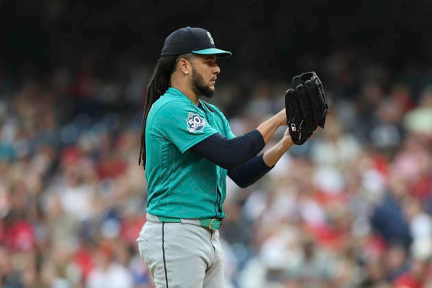 June 26, 2026: Seattle Mariners pitcher Luis Castillo (58) prepares to pitch the ball during the second inning of the Major League Baseball game between the Seattle Mariners and Cleveland Guardians at Progressive Field in Cleveland, Ohio. CSM Cleveland United States of America - ZUMAc04_ 20260626_zma_c04_253 Copyright: xBrianxFisherx