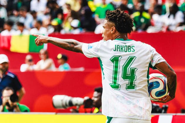 TORONTO, ON - JUNE 26: Defender Ismail Jakobs (14) of Senegal is seen pointing while holding the ball during the second half of the FIFA World Cup, WM, Weltmeisterschaft, Fussball 2026 Group I match between Senegal and Iraq on June 26, 2026, at Toronto Stadium in Toronto, ON. (Photo by Mathew Tsang Icon Sportswire) SOCCER: JUN 26 FIFA World Cup 26 Group I - Senegal vs Iraq EDITORIAL USE ONLY Icon260626021