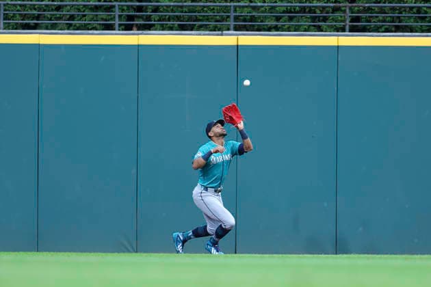 June 26, 2026: Seattle Mariners center fielder Julio RodroÂ­guez (44) catches a fly ball in center field during the first inning of the Major League Baseball game between the Seattle Mariners and Cleveland Guardians at Progressive Field in Cleveland, Ohio. CSM Cleveland United States of America - ZUMAc04_ 20260626_zma_c04_263 Copyright: xBrianxFisherx
