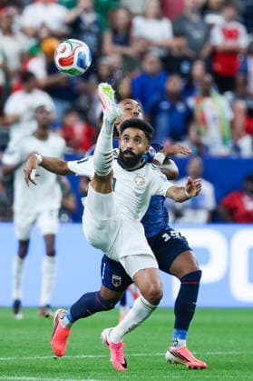 Salem Al-Dawsari of Saudi Arabia (L) passes the ball under pressure from Dailon Rocha Livramento of Cabo Verde (R) during a FIFA Men’s World Cup 2026 Group Stage football match between Cape Verde and Saudi Arabia at Houston Stadium, in Houston on June 26th 2026 (Photo by Leo Barrilari SPP)  Copyright: xLeoxBarrilari SPPx Sportspressphoto_SPR177902
